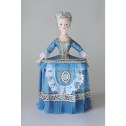 Потешный промысел / Souvenir doll-case "Costume of a court lady of the 18th century. Europe"