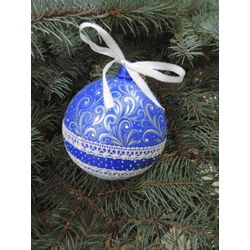 Снежинка / Snowflake / New Year's ball with lace and painting