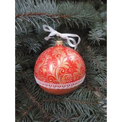 Снежинка / Snowflake / New Year's ball with lace and painting