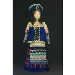 Потешный промысел / Porcelain souvenir doll "North of Russia. Girl in festive clothes, late 19th - early 20th centuries"