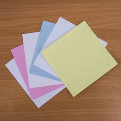 STAFF / Glued note block, cube 8x8 cm, 350 sheets, color, alternating with white