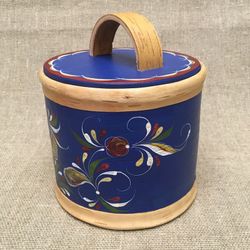 Усадьба Чернаково / Large blue painted box skolothen