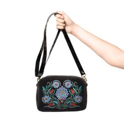 Торжокские золотошвеи / Velvet bag "Azulejo"