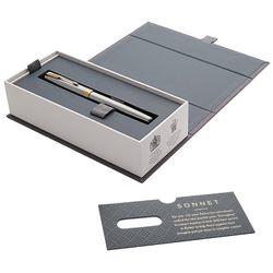 Stylo plume PARKER "Sonnet Core Stainless Steel GT", boîtier argenté, détails plaqués or, noir