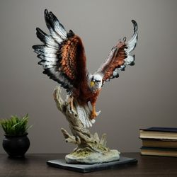 Хорошие сувениры / Flying eagle figure