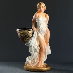 Хорошие сувениры / Figure with pots "Girl with a basket"