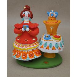 Дымковская глиняная игрушка / Figurine "Lady with a samovar"