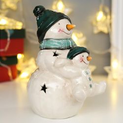 Сималенд / Souvenir "Snowman with a snowman in green caps"