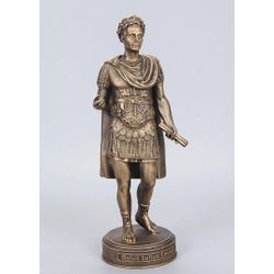 Vernissage of History / Estatueta de Guy Julius Caesar