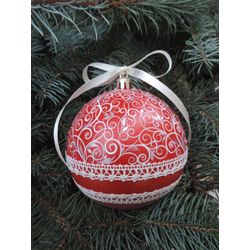 Снежинка / Snowflake / New Year's ball with lace and painting