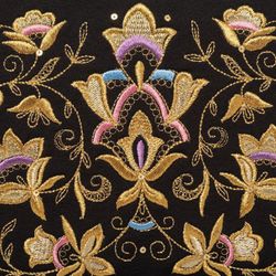 Торжокские золотошвеи / Black cosmetic bag with zip with embroidery "Blossom"