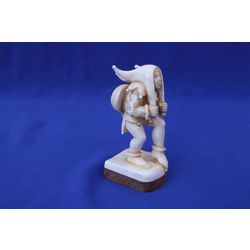 Тобольская фабрика художественных косторезных изделий / Tobolsk factory of art bone-carving products / Sculpture "Jester" 2