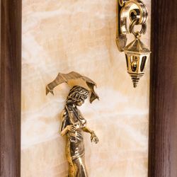 Золотая антилопа / Picture-panel "Girl with an umbrella" without illumination on a natural onyx stone