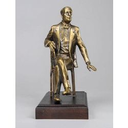 Vernissage of History / Heykelcik Arno Babajanyan
