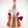 Бирюсинка / Papá Noel con collar Apache bajo el árbol de Navidad