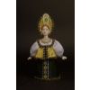 Потешный промысел / 瓷器纪念品娃娃“金色锦缎淋浴的女孩，18-19 世纪”