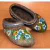 Pantoufles pour femmes en laine de mouton naturelle avec peinture / broderie à la main