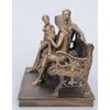 Vernissage of History / Familie mit Kindern auf der Bank