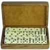 GamesDealer / 雕刻橡木盒中的多米诺骨牌“英雄”