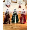 Boneca Asik / Ossétia em um terno de veludo com padrões bordados, 35 cm