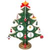 A decoração em madeira, o produto "Árvore de natal verde com brinquedos" de 30 cm